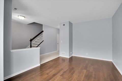 Tiny photo for 222 W Hyde Street, Arlington Heights, IL 60005 (MLS # 12621022)