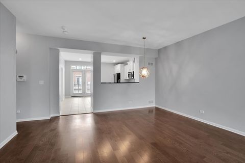 Tiny photo for 222 W Hyde Street, Arlington Heights, IL 60005 (MLS # 12621022)