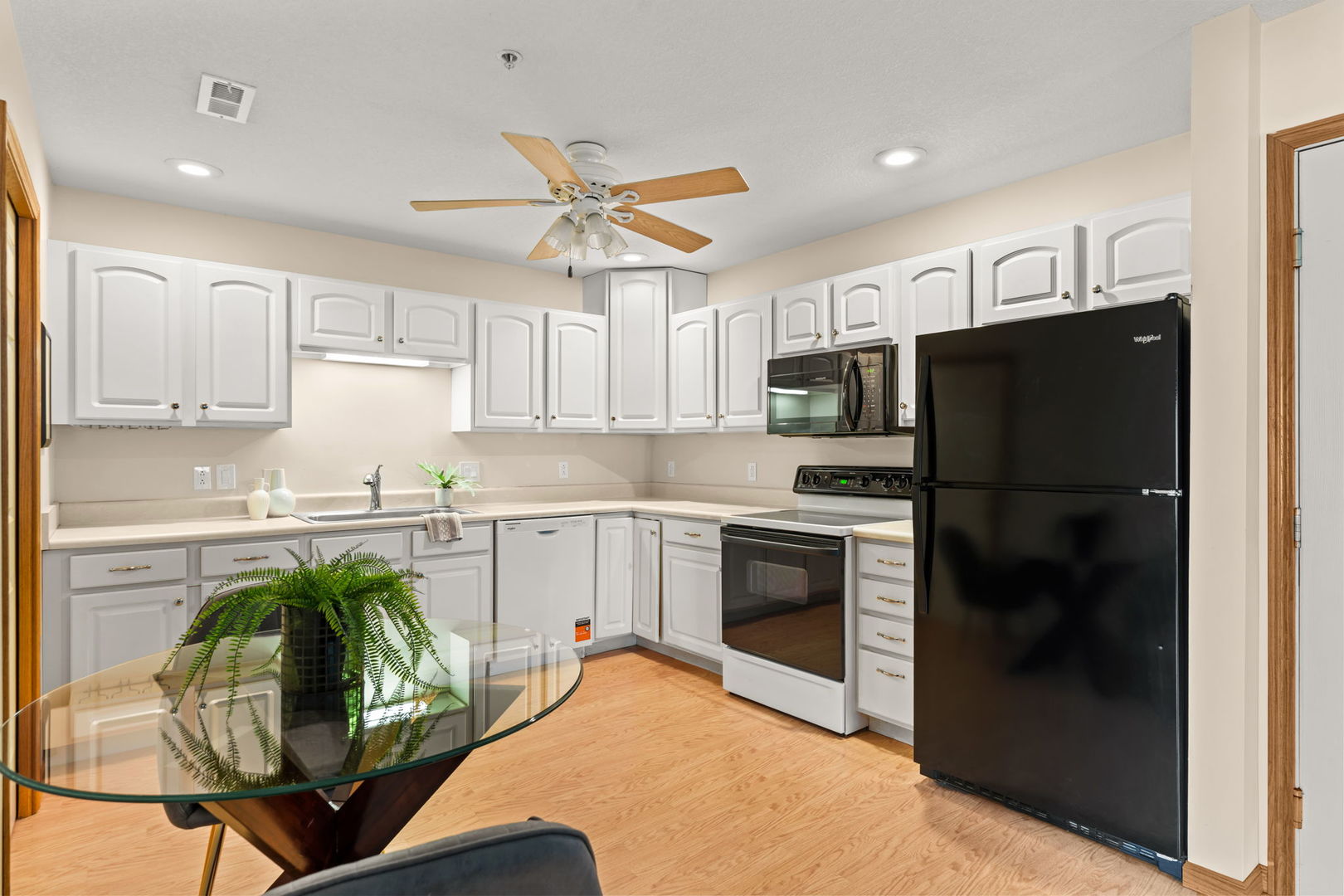 3052 Holiday Court 5