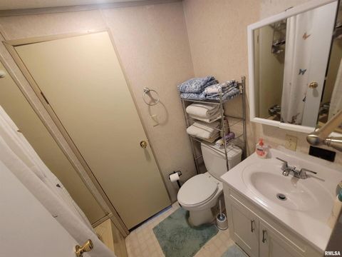 Tiny photo for 2210 E Cleveland St Street, West Frankfort, IL 62896 (MLS # EB455243)