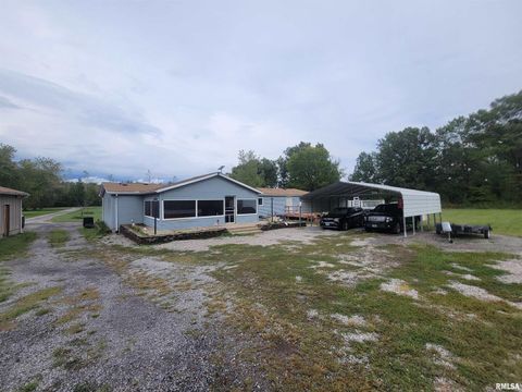 Tiny photo for 2210 E Cleveland St Street, West Frankfort, IL 62896 (MLS # EB455243)