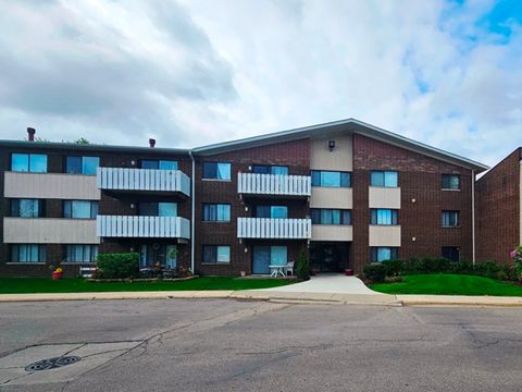 Photo of 3000 BAYSIDE Drive #311, Palatine, IL 60074 (MLS # 12634282)