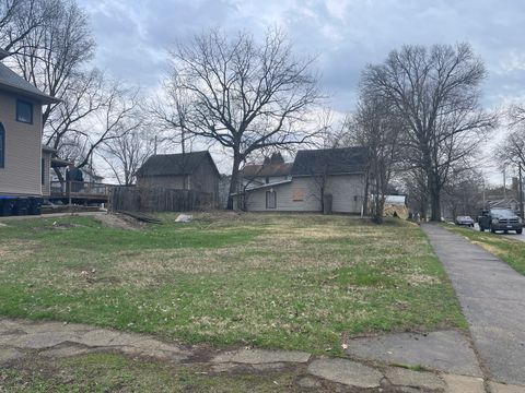 Tiny photo for 501 E Mulberry Street, Bloomington, IL 61701 (MLS # 12329237)