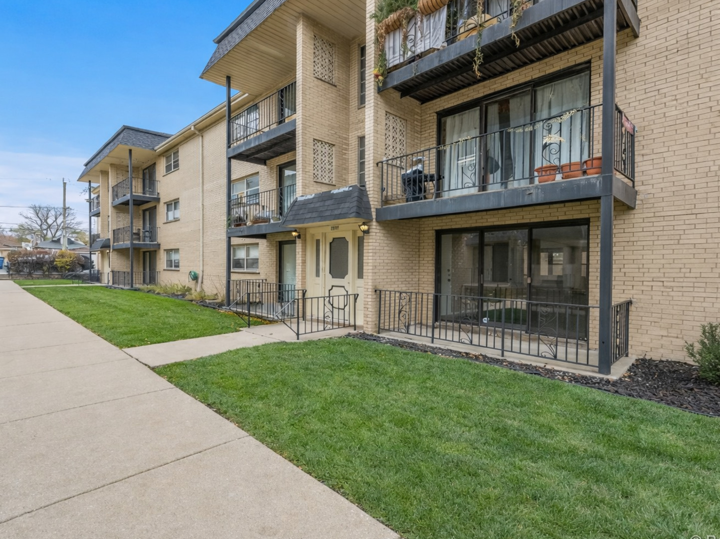 2037 N Harlem Avenue 1W