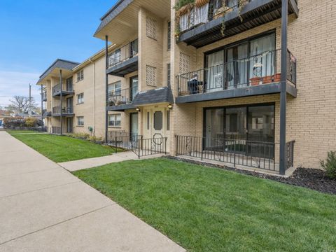 Tiny photo for 2037 N Harlem Avenue #1W, Chicago, IL 60707 (MLS # 12610658)