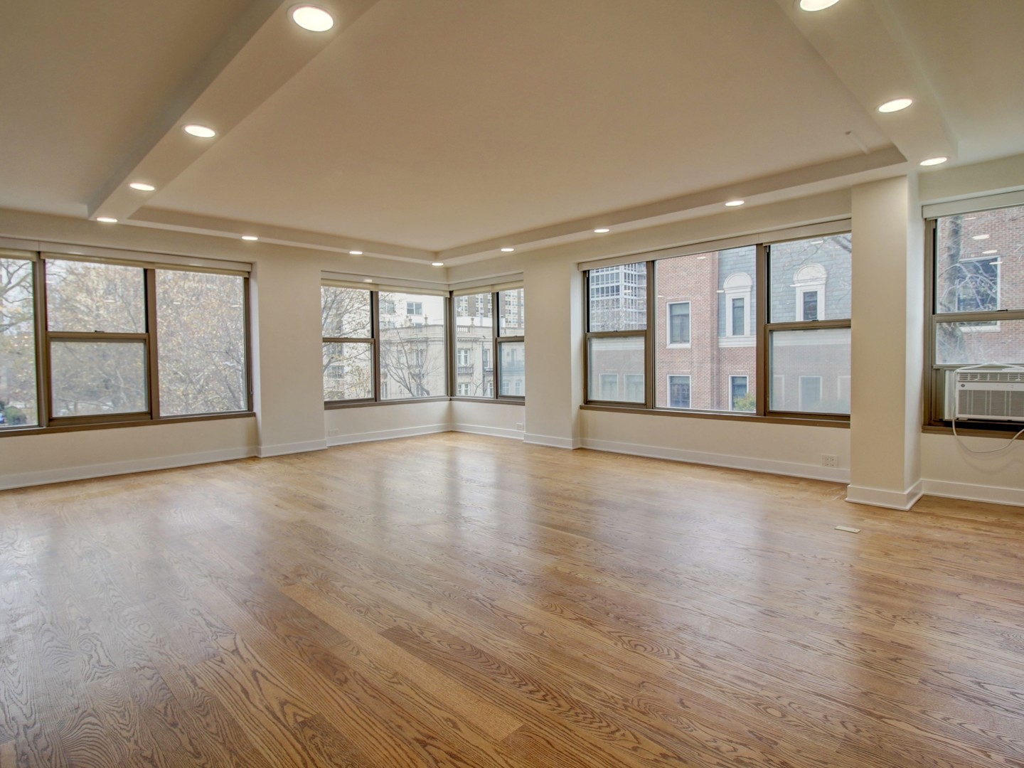 2970 N Lake Shore Drive 4D-4E