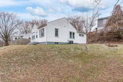 Tiny photo for 730 25th Street, Bettendorf, IA 52722 (MLS # 100000162)