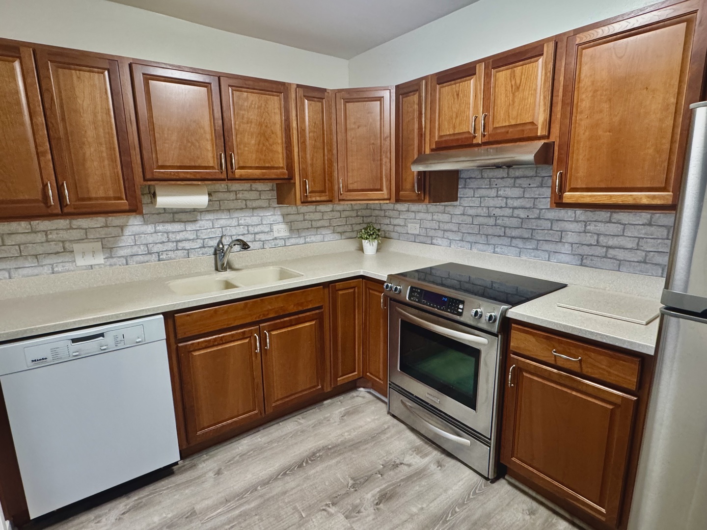 141 N La Grange Road 504