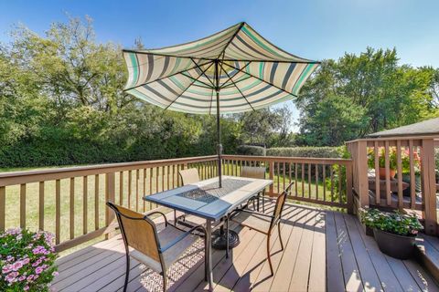 Tiny photo for 613 Autumn Drive, Roselle, IL 60172 (MLS # 12488413)