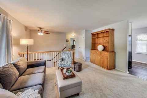 Tiny photo for 613 Autumn Drive, Roselle, IL 60172 (MLS # 12488413)