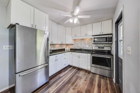 Tiny photo for 613 Autumn Drive, Roselle, IL 60172 (MLS # 12488413)