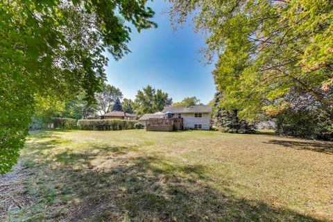 Tiny photo for 613 Autumn Drive, Roselle, IL 60172 (MLS # 12488413)