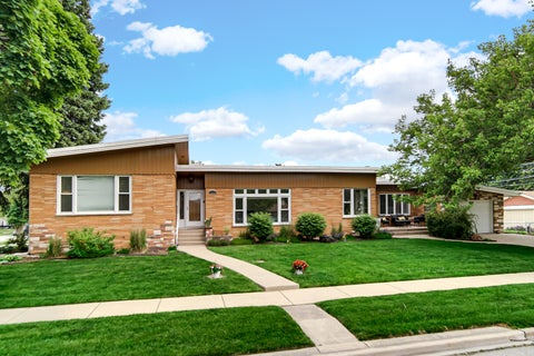 Photo of 9157 S Avers Avenue, Evergreen Park, IL 60805 (MLS # 12770718)