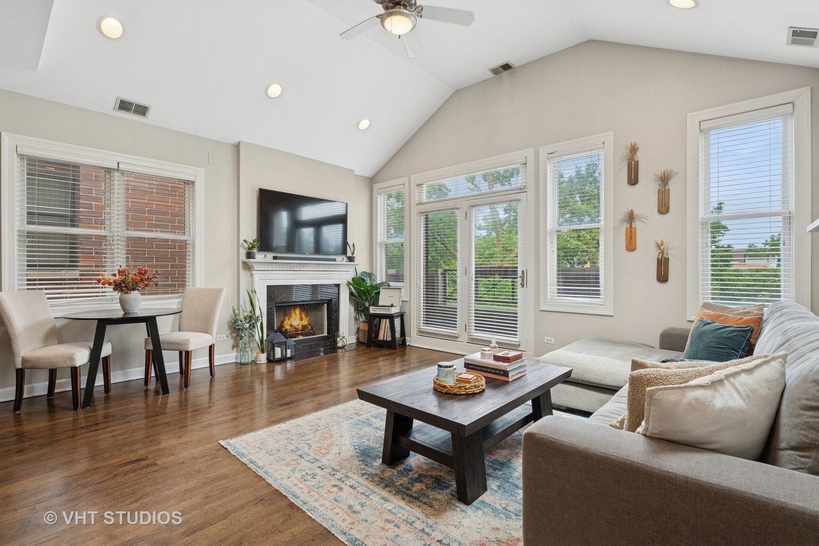 821 W Wrightwood Avenue 3