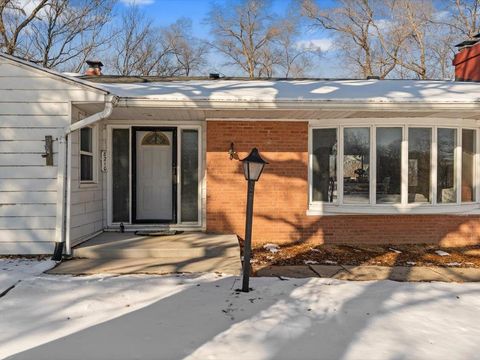Tiny photo for 8210 Ridgewood Road, RockIsland, IL 61201 (MLS # 100000029)