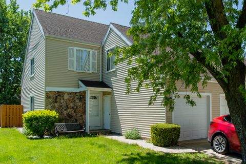 Photo of 750 Crescent Way, Hanover Park, IL 60133 (MLS # 12649021)