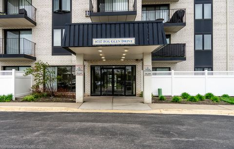 9737 N Fox Glen Drive 4A Niles IL 60714
