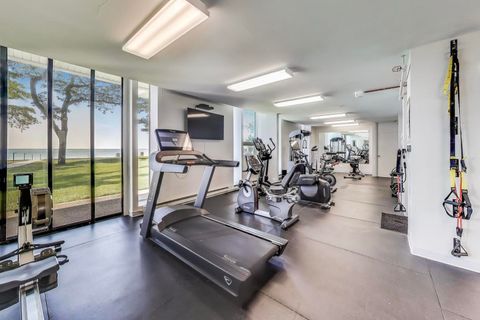 Tiny photo for 1630 N Sheridan Road #7K, Wilmette, IL 60091 (MLS # 12588255)