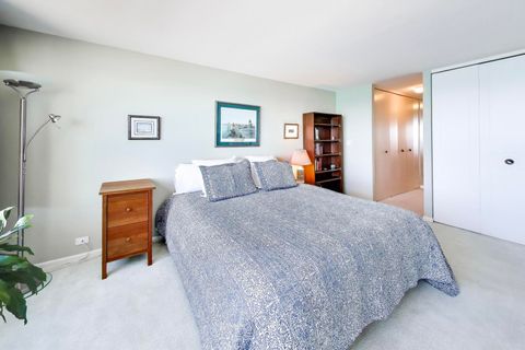 Tiny photo for 1630 N Sheridan Road #7K, Wilmette, IL 60091 (MLS # 12588255)
