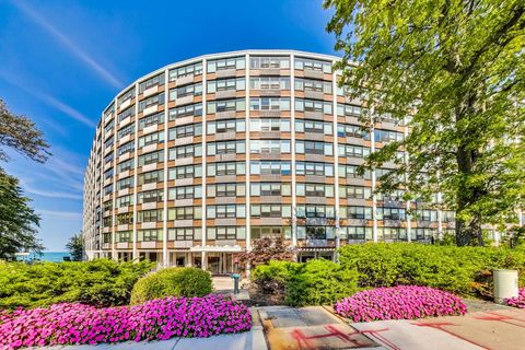 Photo of 1630 N Sheridan Road #7K, Wilmette, IL 60091 (MLS # 12588255)