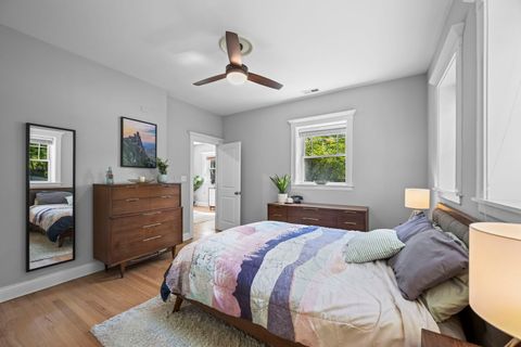 Tiny photo for 1504 W Cullom Avenue #G, Chicago, IL 60613 (MLS # 12645722)