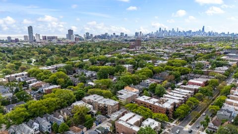 Tiny photo for 1504 W Cullom Avenue #G, Chicago, IL 60613 (MLS # 12645722)