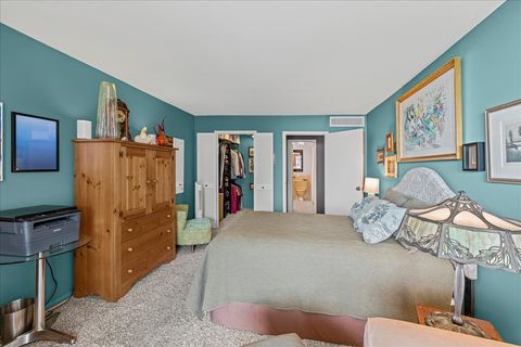 Tiny photo for 6033 N Sheridan Road #37L, Chicago, IL 60660 (MLS # 12467826)