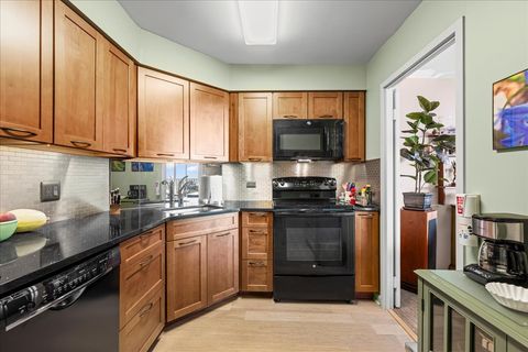 Tiny photo for 6033 N Sheridan Road #37L, Chicago, IL 60660 (MLS # 12467826)