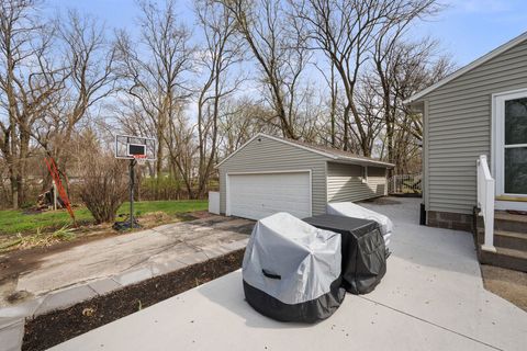 Tiny photo for 1612 31st Street A, Moline, IL 61265 (MLS # 12610125)
