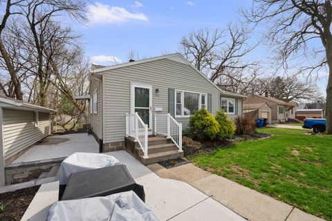 Tiny photo for 1612 31st Street A, Moline, IL 61265 (MLS # 12610125)