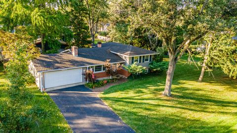 Photo of 3S240 Burr Oak Drive, Glen Ellyn, IL 60137 (MLS # 12509026)