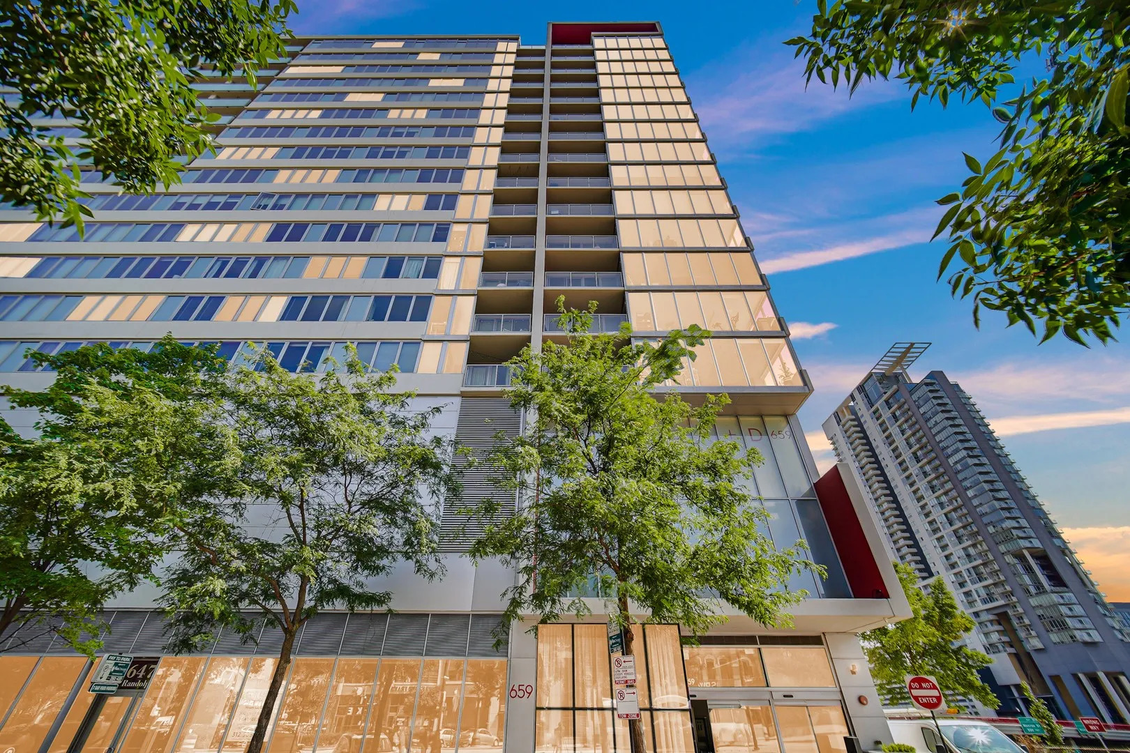 659 W RANDOLPH Street 1216