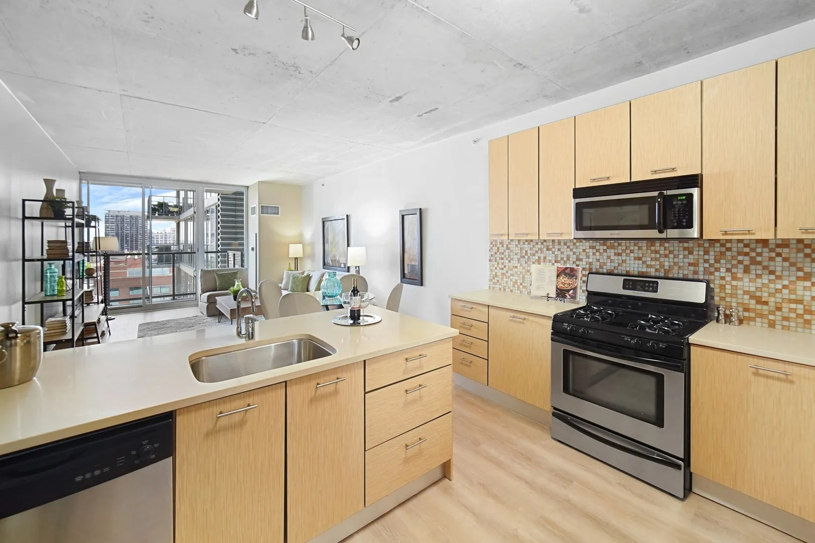 659 W RANDOLPH Street 1216