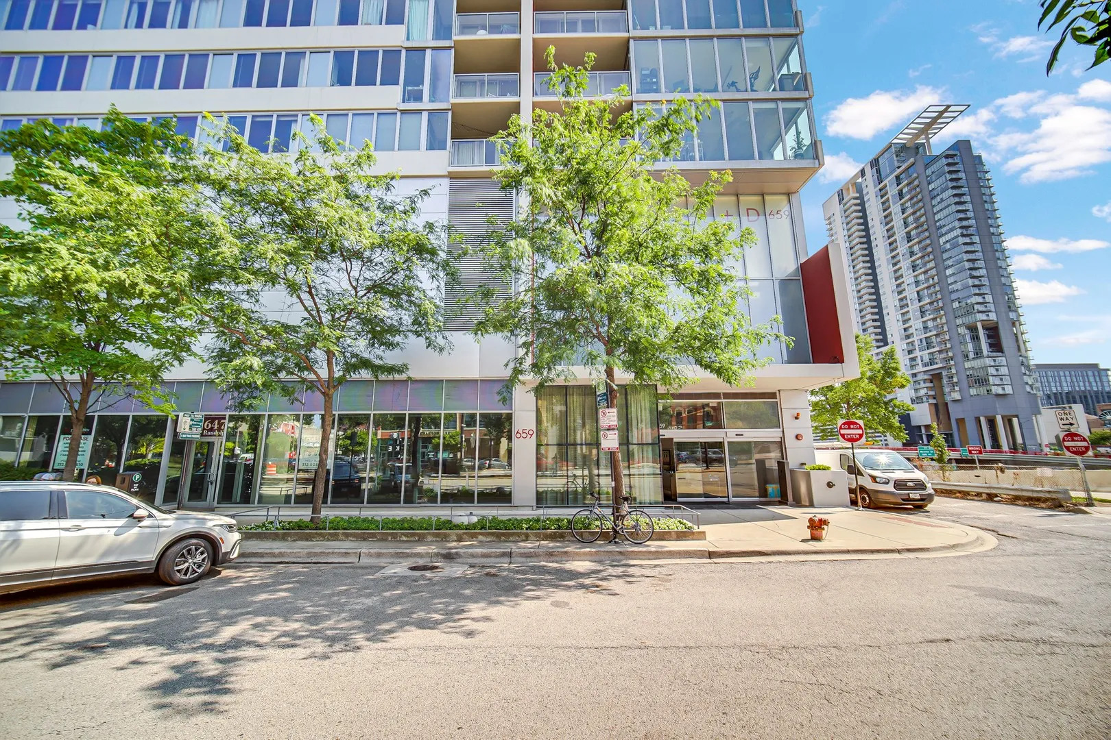 659 W RANDOLPH Street 1216
