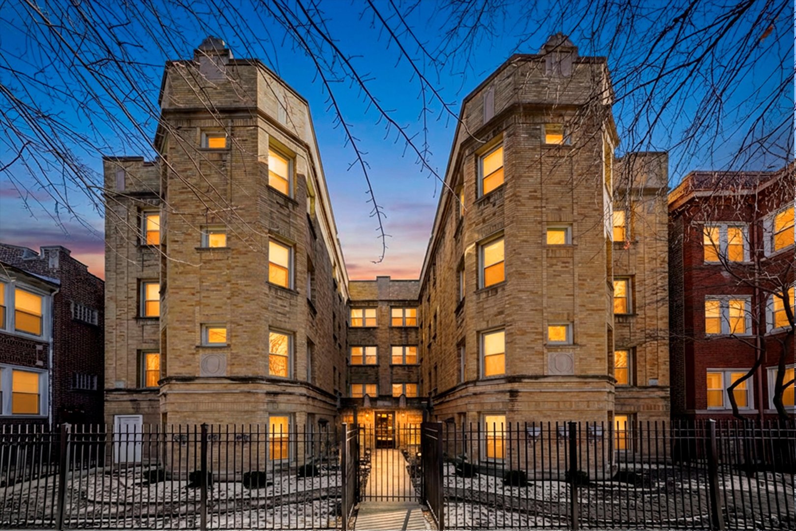 4709 N Lawndale Avenue 2W