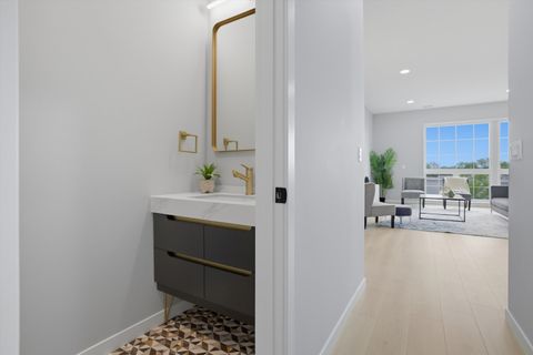 Tiny photo for 5830 N Lincoln Avenue #3S, Chicago, IL 60659 (MLS # 12634382)