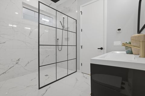 Tiny photo for 5830 N Lincoln Avenue #3S, Chicago, IL 60659 (MLS # 12634382)