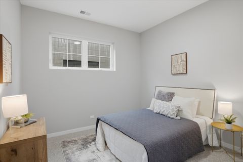Tiny photo for 5830 N Lincoln Avenue #3S, Chicago, IL 60659 (MLS # 12634382)