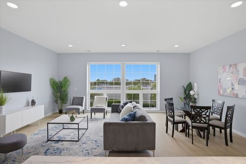 Tiny photo for 5830 N Lincoln Avenue #3S, Chicago, IL 60659 (MLS # 12634382)