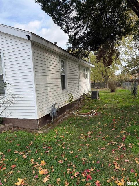 Tiny photo for 116 N WILSON Street, Hurst, IL 62949 (MLS # EB460430)