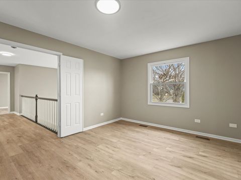 Tiny photo for 256 Hill N Dale Court, Gurnee, IL 60031 (MLS # 12583118)