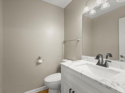 Tiny photo for 256 Hill N Dale Court, Gurnee, IL 60031 (MLS # 12583118)