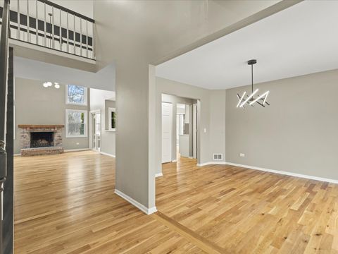 Tiny photo for 256 Hill N Dale Court, Gurnee, IL 60031 (MLS # 12583118)