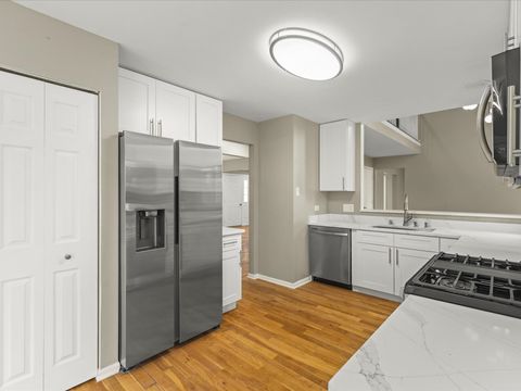 Tiny photo for 256 Hill N Dale Court, Gurnee, IL 60031 (MLS # 12583118)