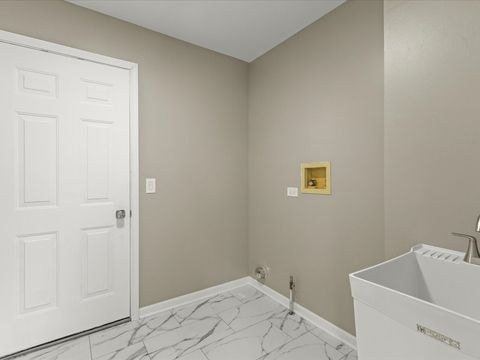 Tiny photo for 256 Hill N Dale Court, Gurnee, IL 60031 (MLS # 12583118)