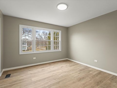 Tiny photo for 256 Hill N Dale Court, Gurnee, IL 60031 (MLS # 12583118)