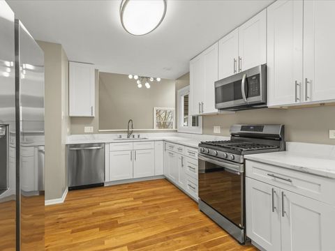 Tiny photo for 256 Hill N Dale Court, Gurnee, IL 60031 (MLS # 12583118)