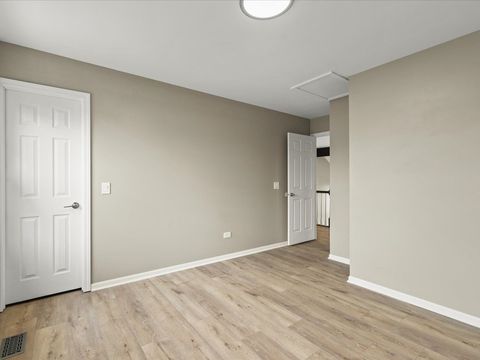 Tiny photo for 256 Hill N Dale Court, Gurnee, IL 60031 (MLS # 12583118)