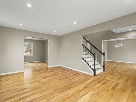 Tiny photo for 256 Hill N Dale Court, Gurnee, IL 60031 (MLS # 12583118)