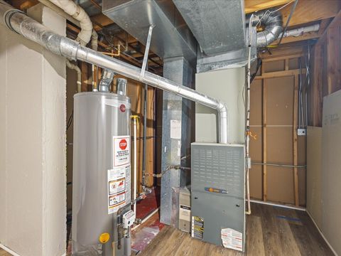 Tiny photo for 256 Hill N Dale Court, Gurnee, IL 60031 (MLS # 12583118)